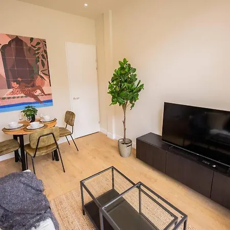 Elegant 2 Bedroom Serviced 54m2 -mst40e-