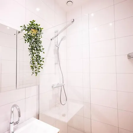 Elegant 2 Bedroom Serviced 54m2 -mst40e- * Rotterdam